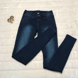 🚨giving away soon🚨 Decree Dark Blue Jeans